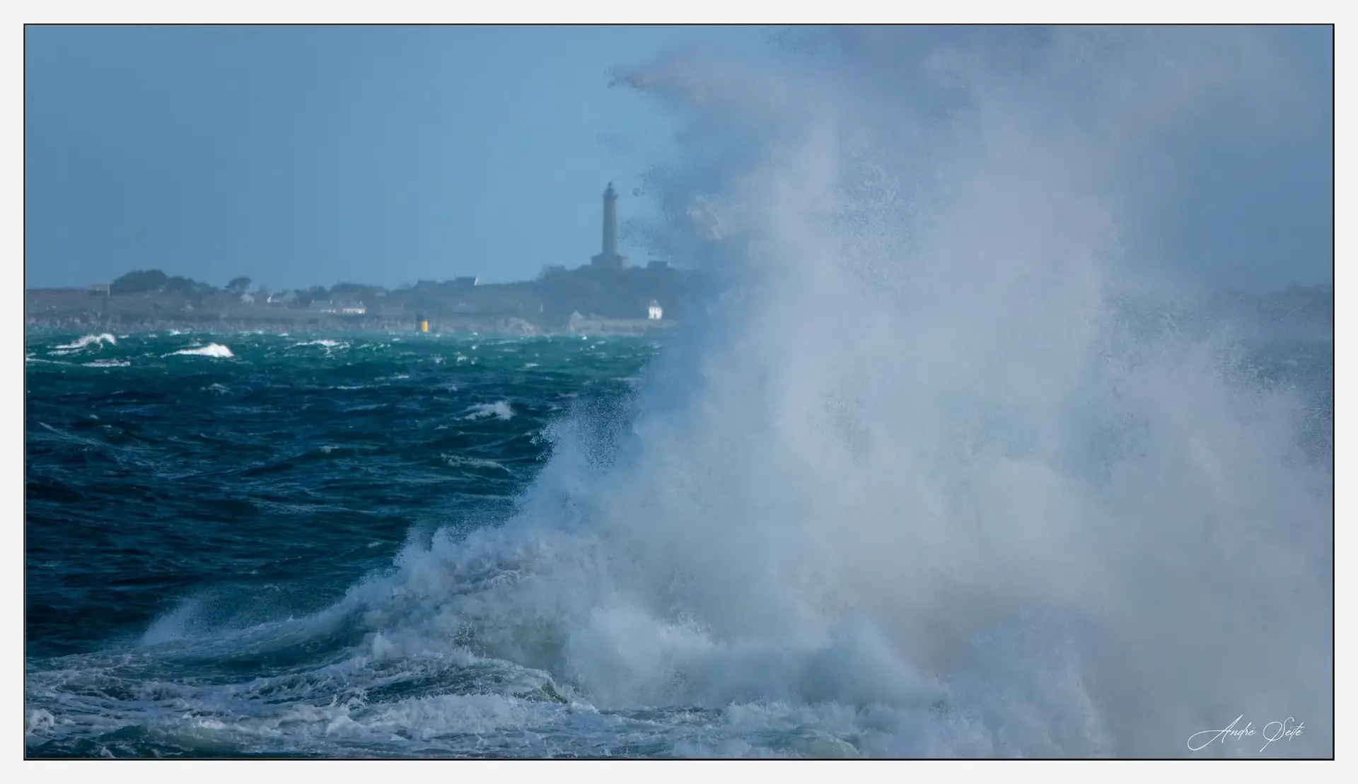 Vagues devant l'Ile de Batz